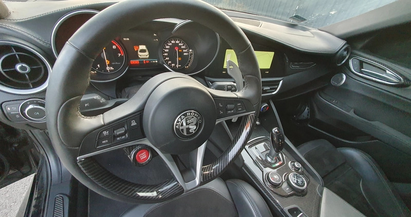 Alfa Romeo Giulia cena 48900 przebieg: 83527, rok produkcji 2018 z Zawichost małe 277